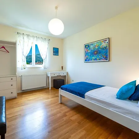 Cozy Summer-perfect Location