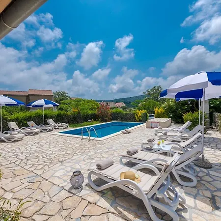 Cozy Summer-perfect Location Villa