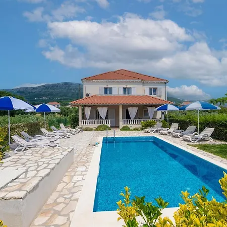 Villa Cozy Summer-perfect Location