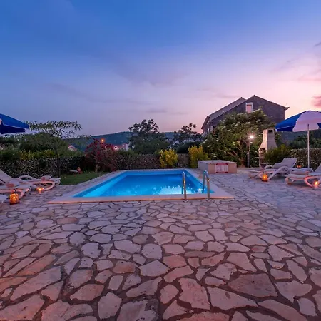 Villa Cozy Summer-perfect Location *