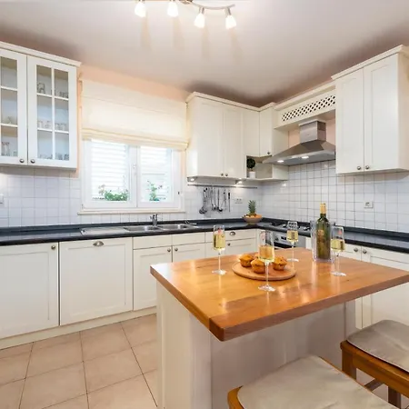 Cozy Summer-perfect Location Mlini