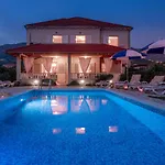 Cozy Summer-perfect Location Villa