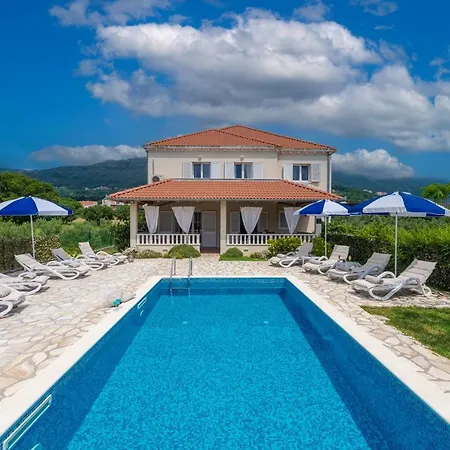 Cozy Summer-perfect Location Willa Mlini