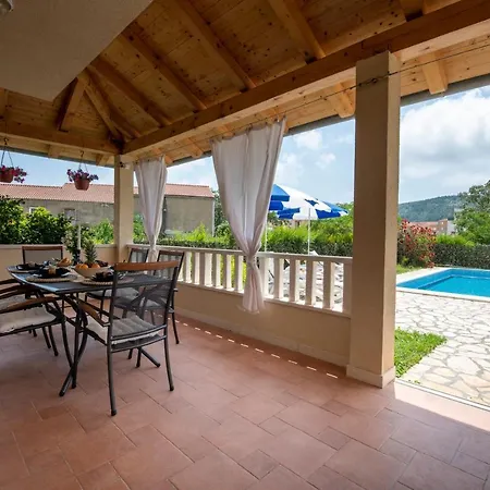 Cozy Summer-perfect Location Villa