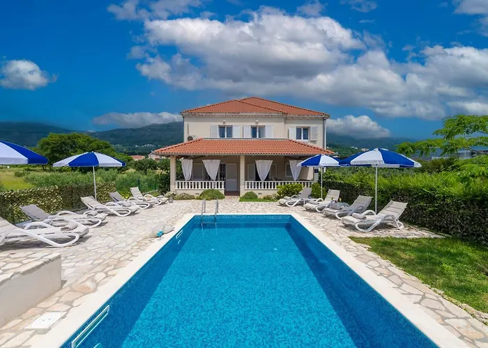 Cozy Summer-perfect Location Willa Mlini